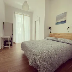 Bed & Breakfast Central Rooms Napoli, Naples