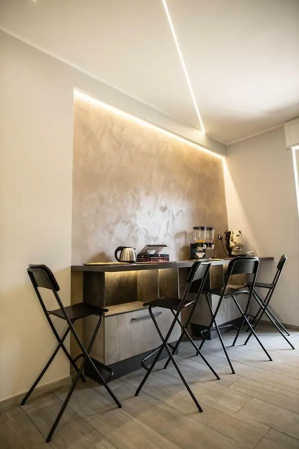Bed and Breakfast Binario 56 à Naples Couette-café